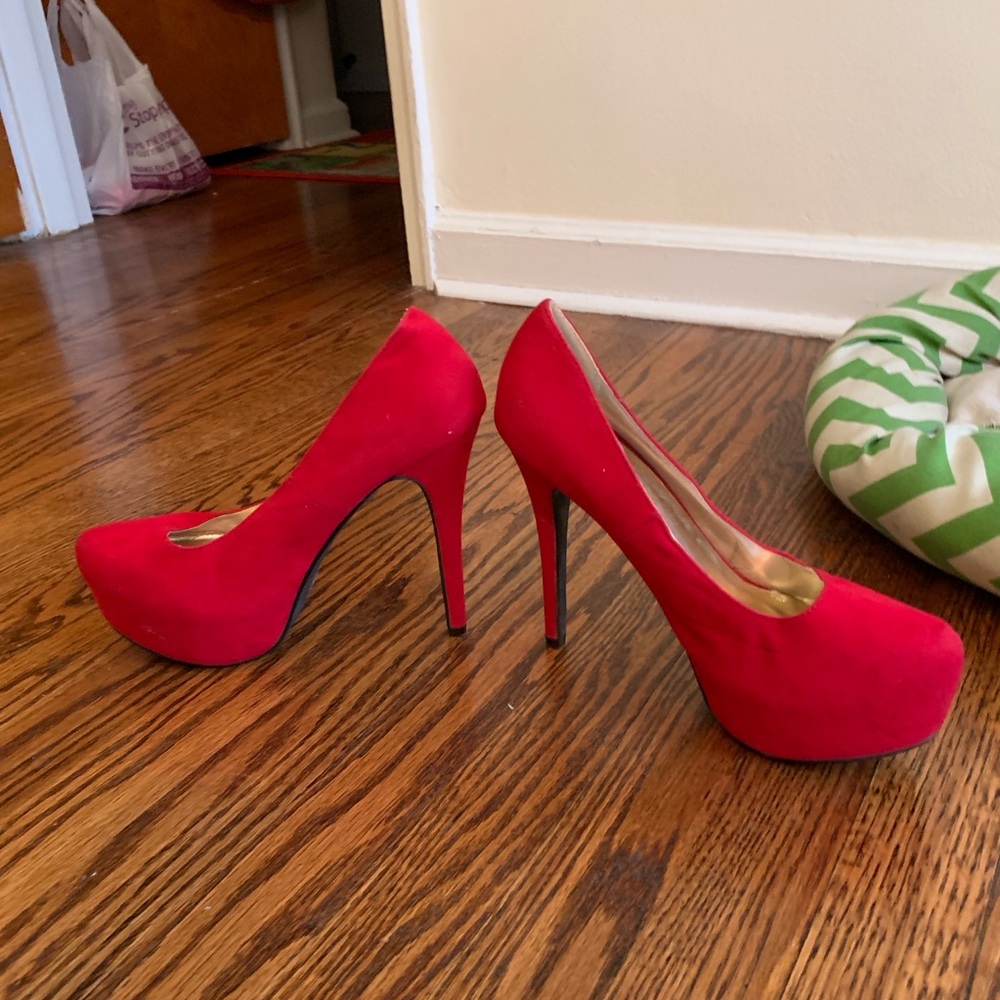 Red platform heels - Picture 3 of 4